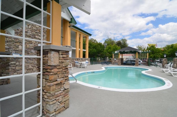 Quality Inn & Suites Biltmore East image 19
