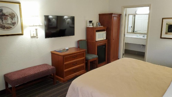 Quality Inn & Suites Biltmore East image 24