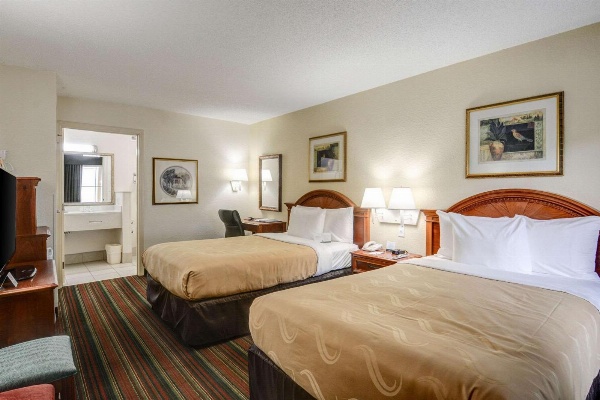 Quality Inn & Suites Biltmore East image 4