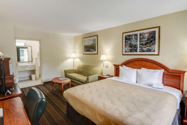 Quality Inn & Suites Biltmore East image 5