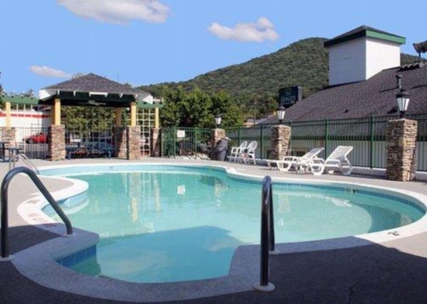 Quality Inn & Suites Biltmore East image 8